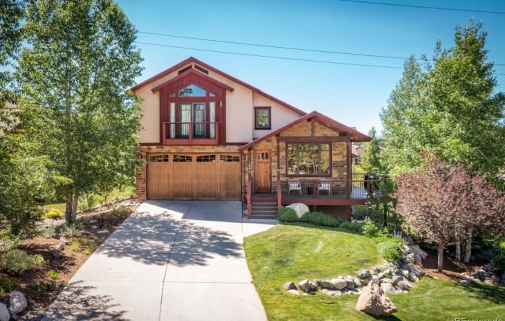 1095 Longview Circle Photo