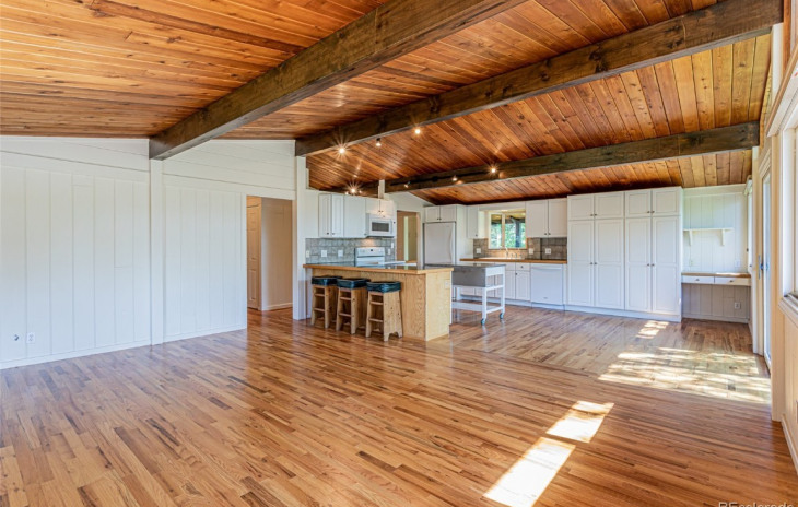 1061 Village Lane Photo