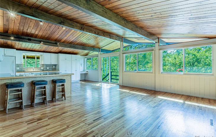 1061 Village Lane Photo