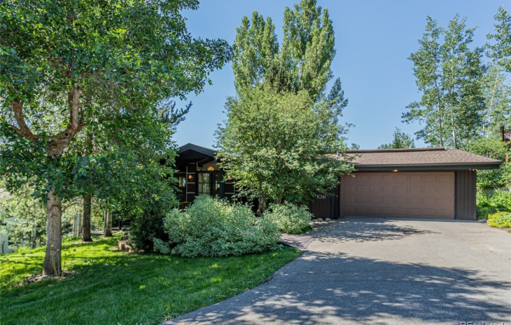 1061 Village Lane Photo