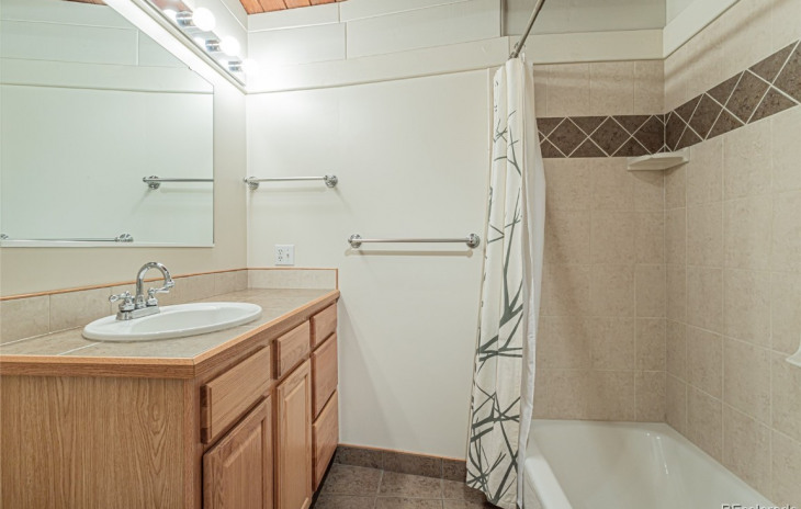 1061 Village Lane Photo