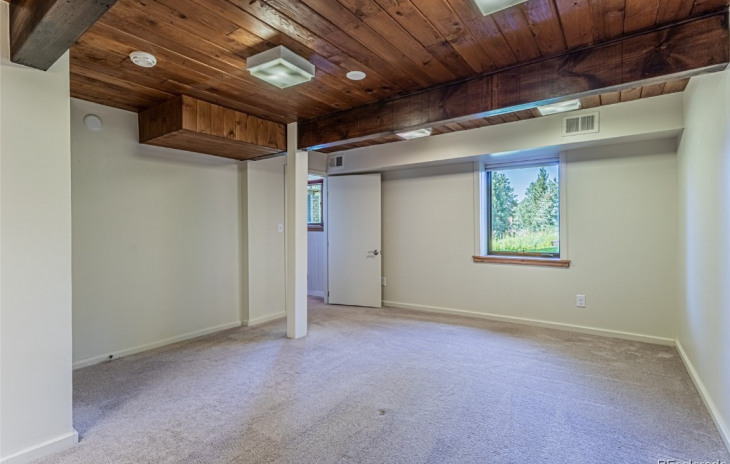 1061 Village Lane Photo