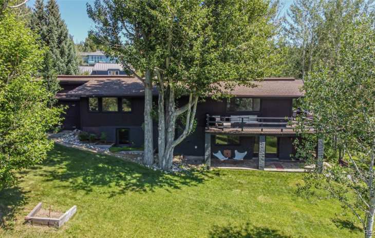 1061 Village Lane Photo