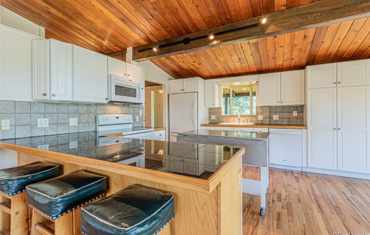 1061 Village Lane Photo
