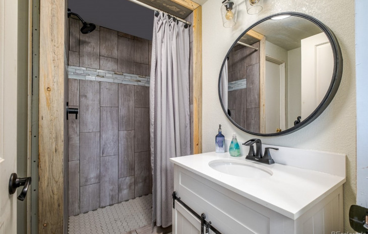 160 N Walnut Street Photo