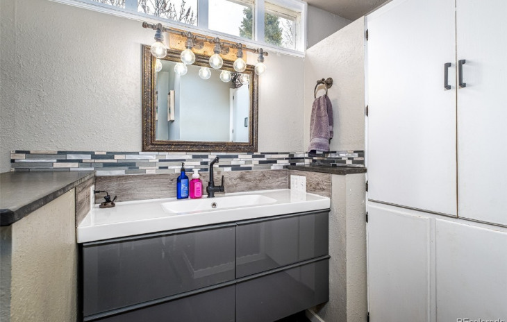 160 N Walnut Street Photo