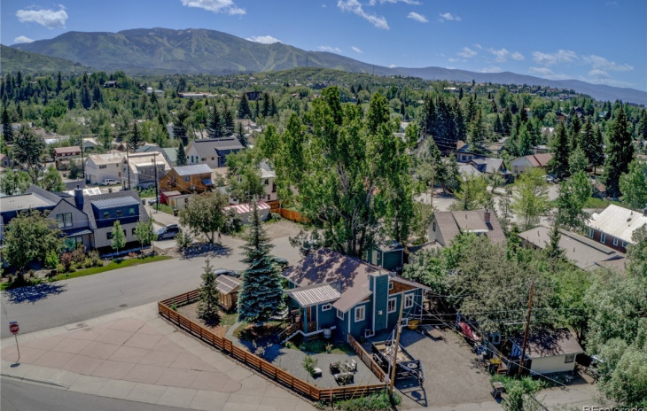 561 Crawford Avenue Photo