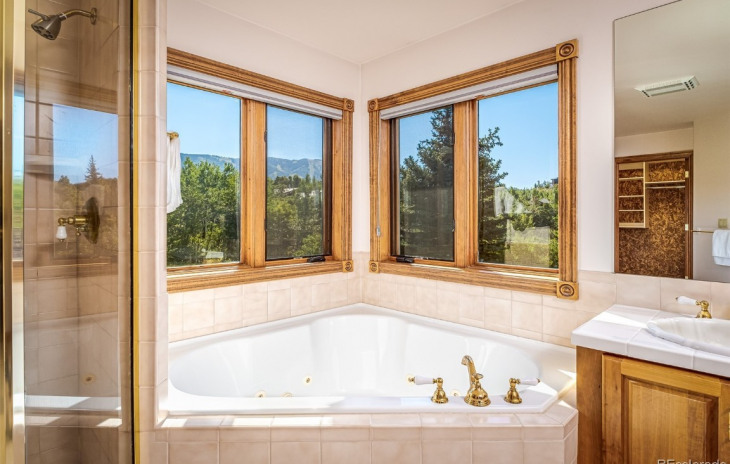 40 Steamboat Boulevard Photo