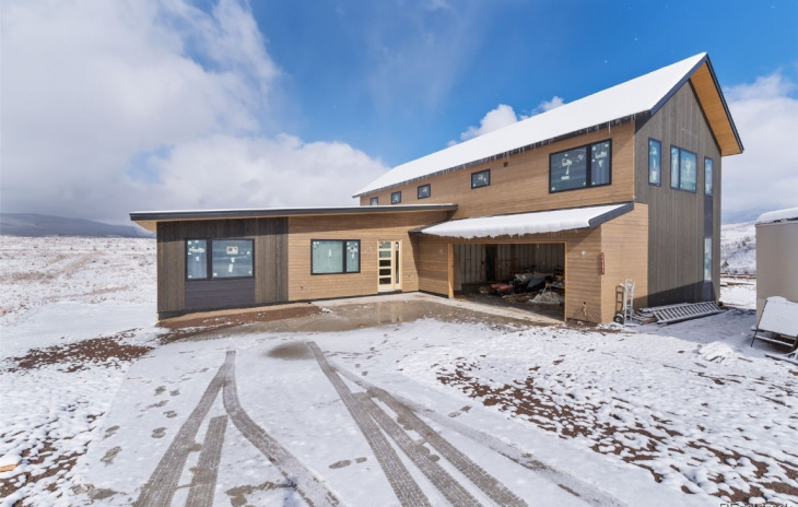 23395 Stageline Avenue Photo