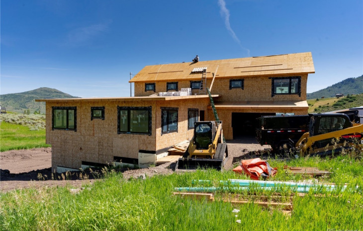 23395 Stageline Avenue Photo