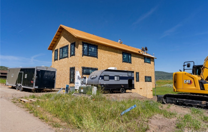 23395 Stageline Avenue Photo