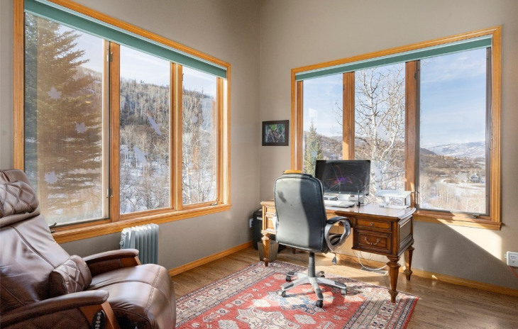 34735 Country Green Road Photo