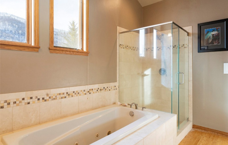 34735 Country Green Road Photo