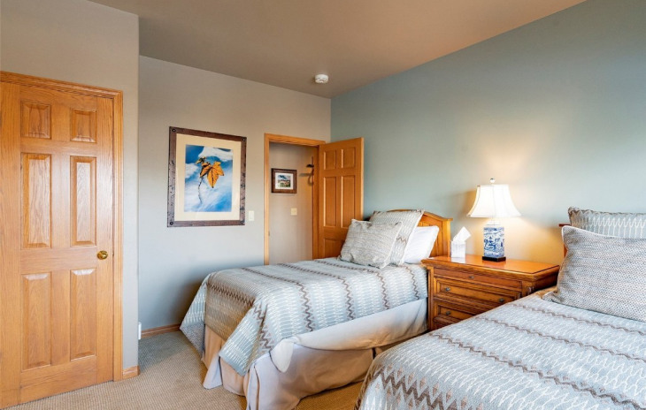 34735 Country Green Road Photo