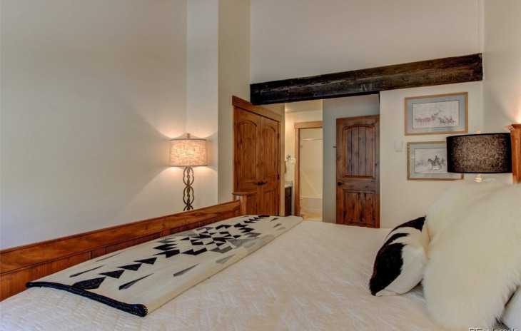 2565 Apres Ski Way Photo