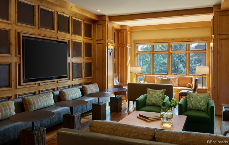 2250 Apres Ski Way Photo