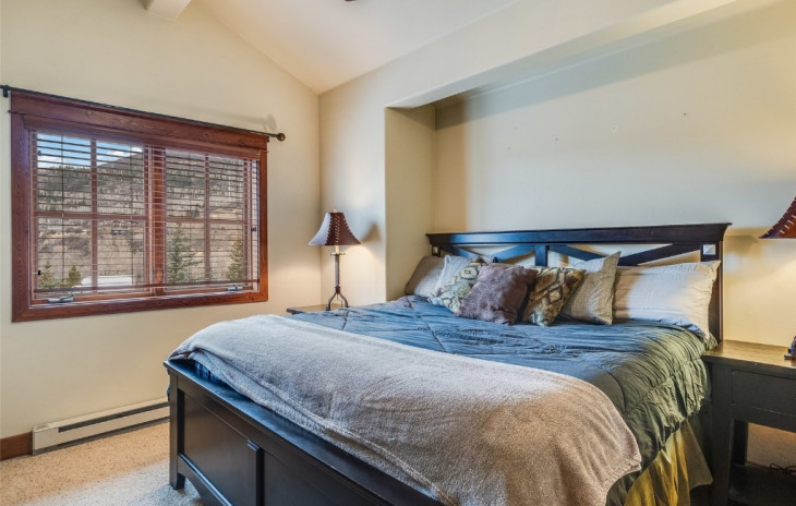 380 Ore House Plaza Photo