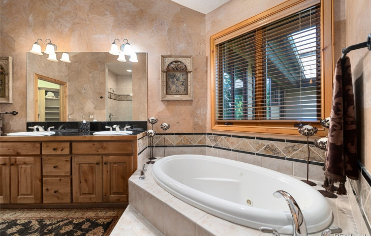 1727 HighlAnd WAy Photo