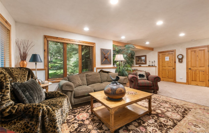 1727 HighlAnd WAy Photo