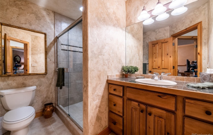 1727 HighlAnd WAy Photo