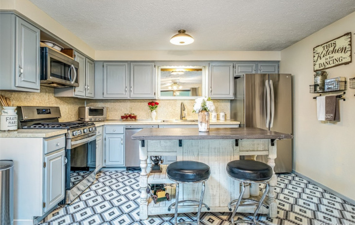 300 N Pine Street Photo