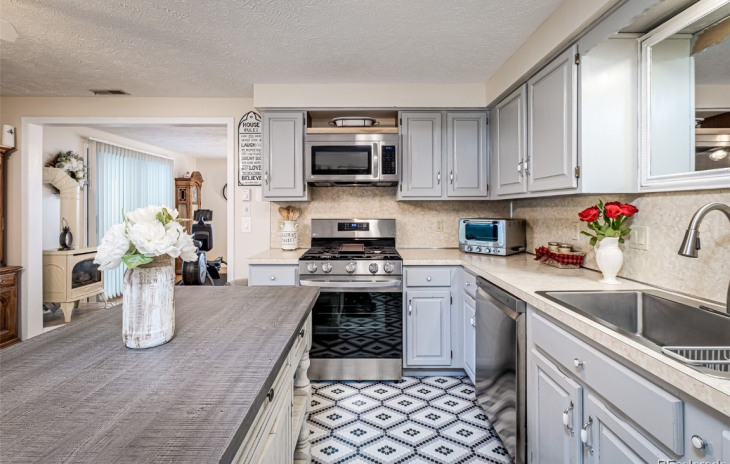 300 N Pine Street Photo