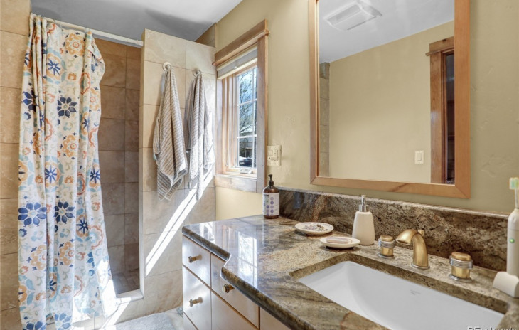 21455 Second Avenue Photo