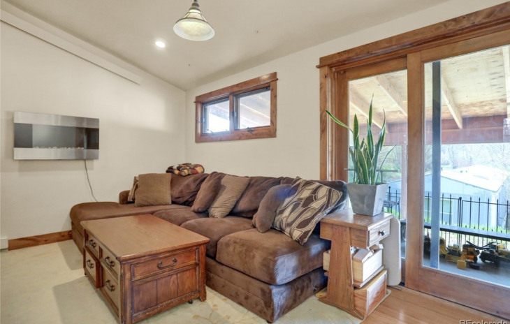 21455 Second Avenue Photo