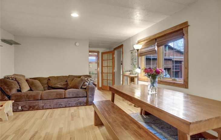 21455 Second Avenue Photo