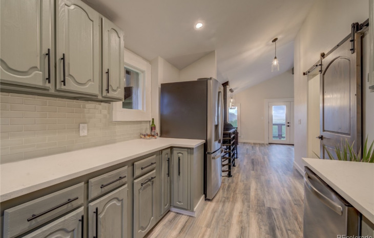 498 Tamarack Drive Photo