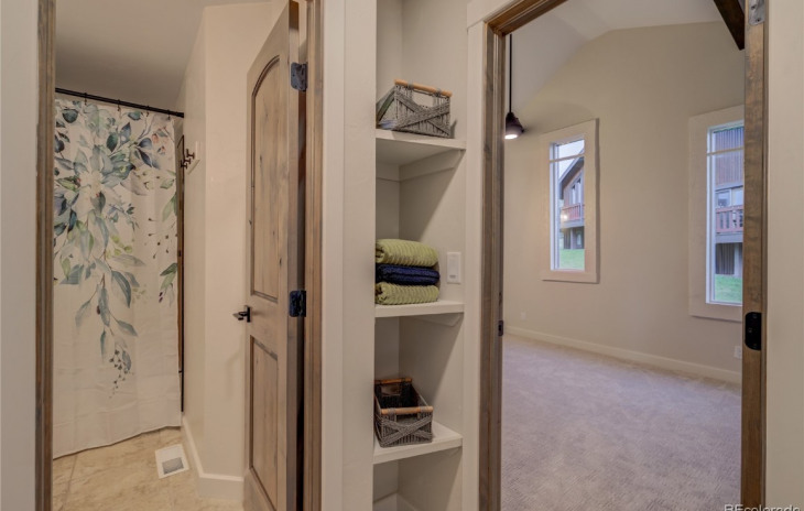 498 Tamarack Drive Photo