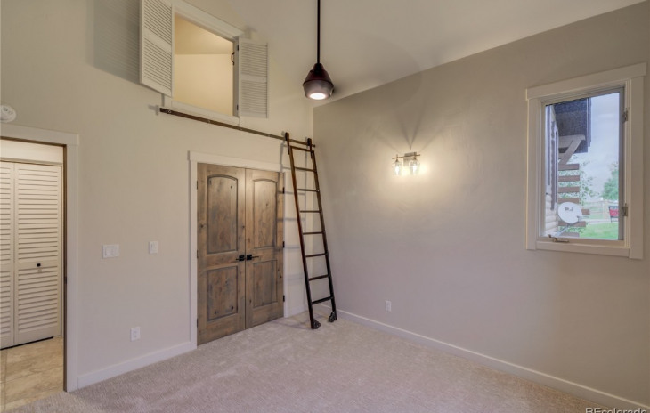 498 Tamarack Drive Photo