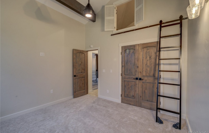 498 Tamarack Drive Photo