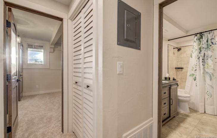 498 Tamarack Drive Photo