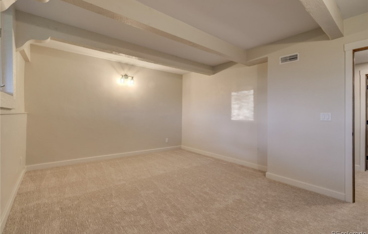 498 Tamarack Drive Photo
