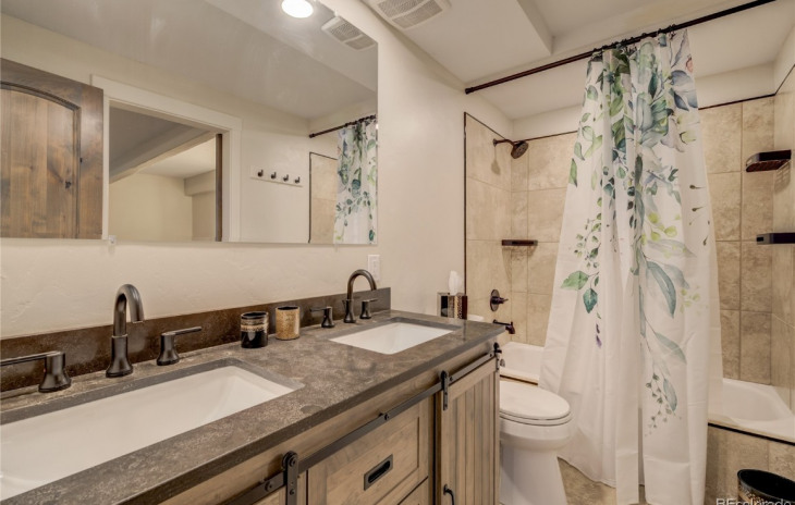 498 Tamarack Drive Photo