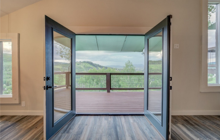 498 Tamarack Drive Photo