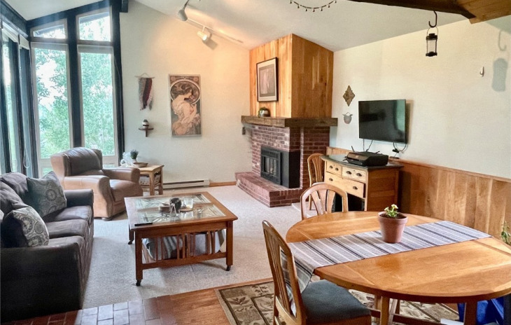 2560 Longthong Road Photo