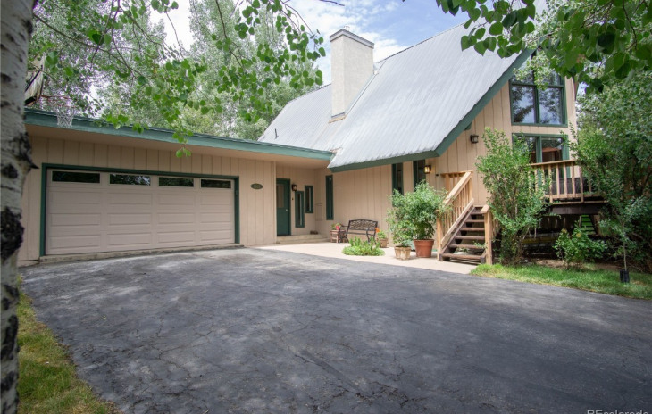 1005 Village Lane Photo