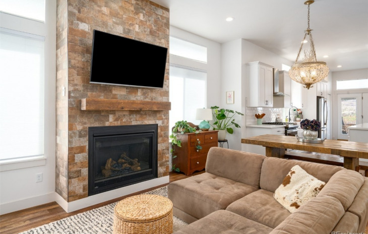 1501 Sunset Way Photo