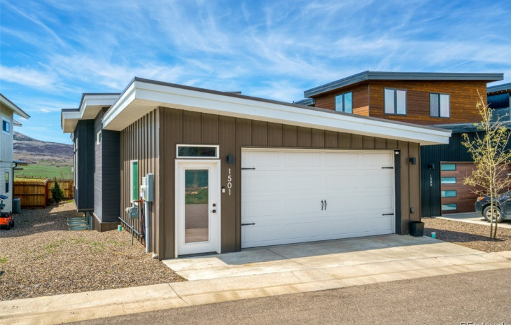 1501 Sunset Way Photo