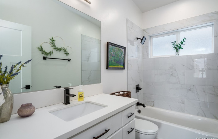 1501 Sunset Way Photo