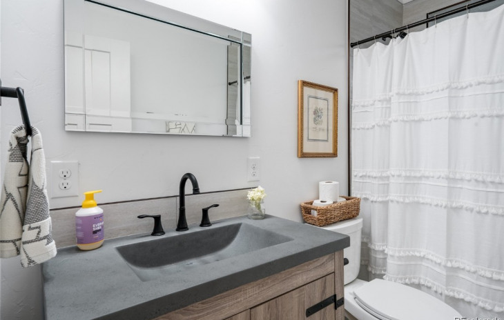 1501 Sunset Way Photo