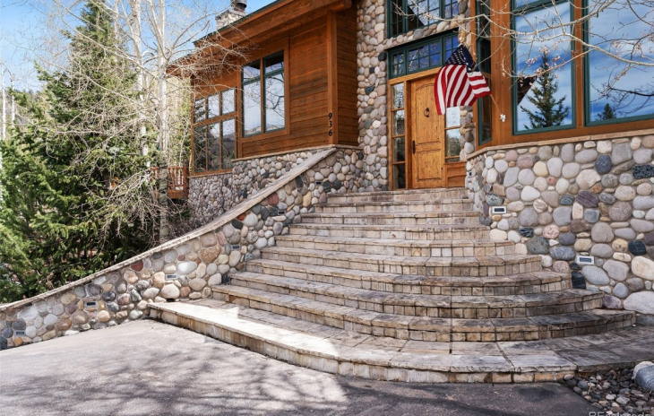 936 Steamboat Boulevard Photo