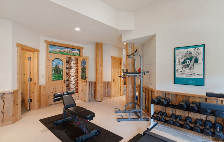 936 Steamboat Boulevard Photo