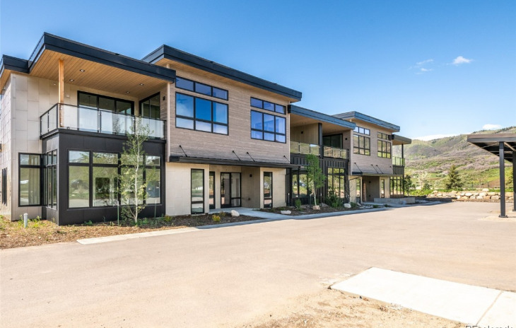 2500 Aviator Court Photo