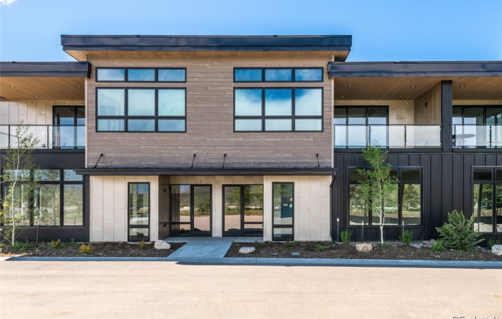 2500 Aviator Court Photo