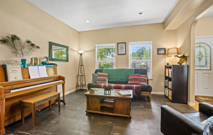 38835 Main Street Photo