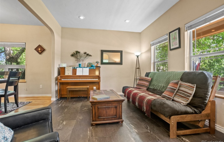 38835 Main Street Photo