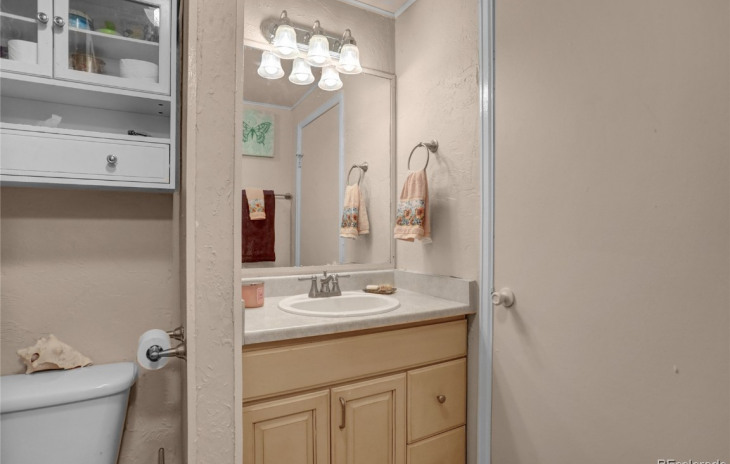 2535 Riverside Drive Photo